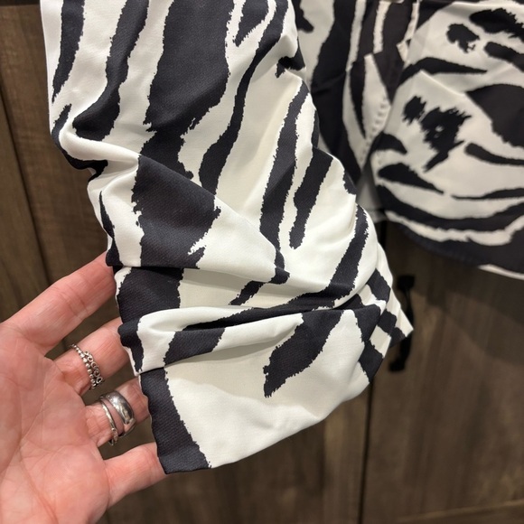 Escada Black and White Zebra Print Blazerr Jacket size 44 .. US 14 - Picture 7 of 11